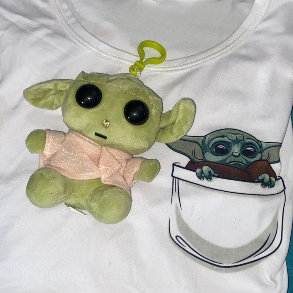 BABY YODA TEE & PLUSH CHARM❤️